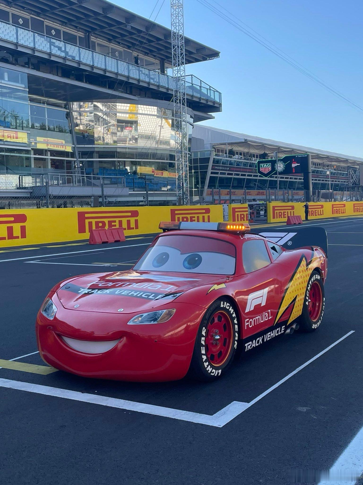 安全车“闪电麦昆”已就位！F1[超话] ​​​