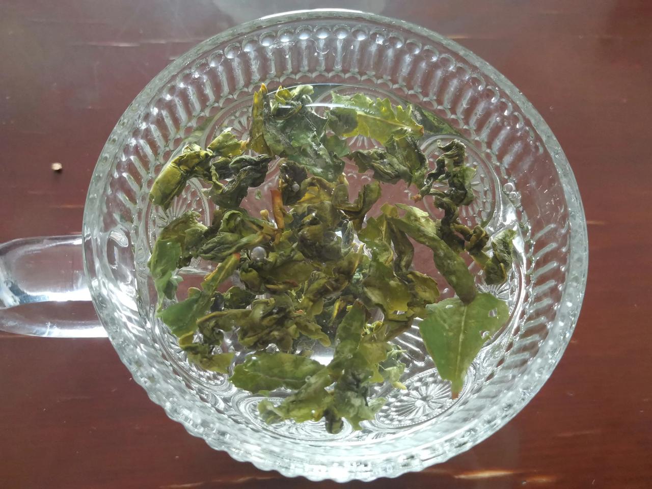 闲暇的时候，阿兰总是会为自己沏上一杯茶，只闻不喝。有和她一样的吗？
今天是铁观音
