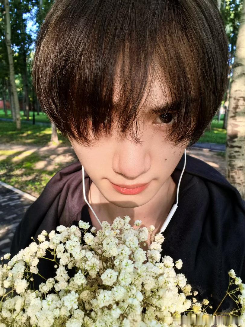 姩公主带着自己的手捧花💐来找你了 