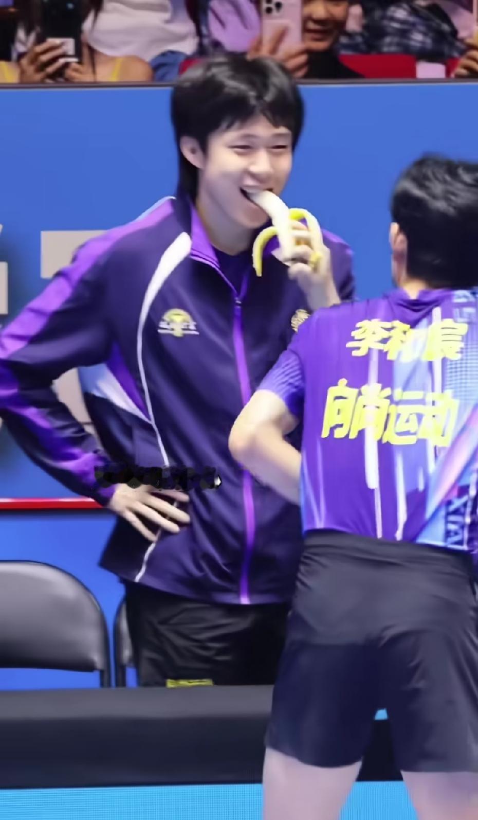 楚钦本身就是顶好的人！比赛结束对方的教练（张超教练）都是满眼欣赏地看着楚钦！比赛