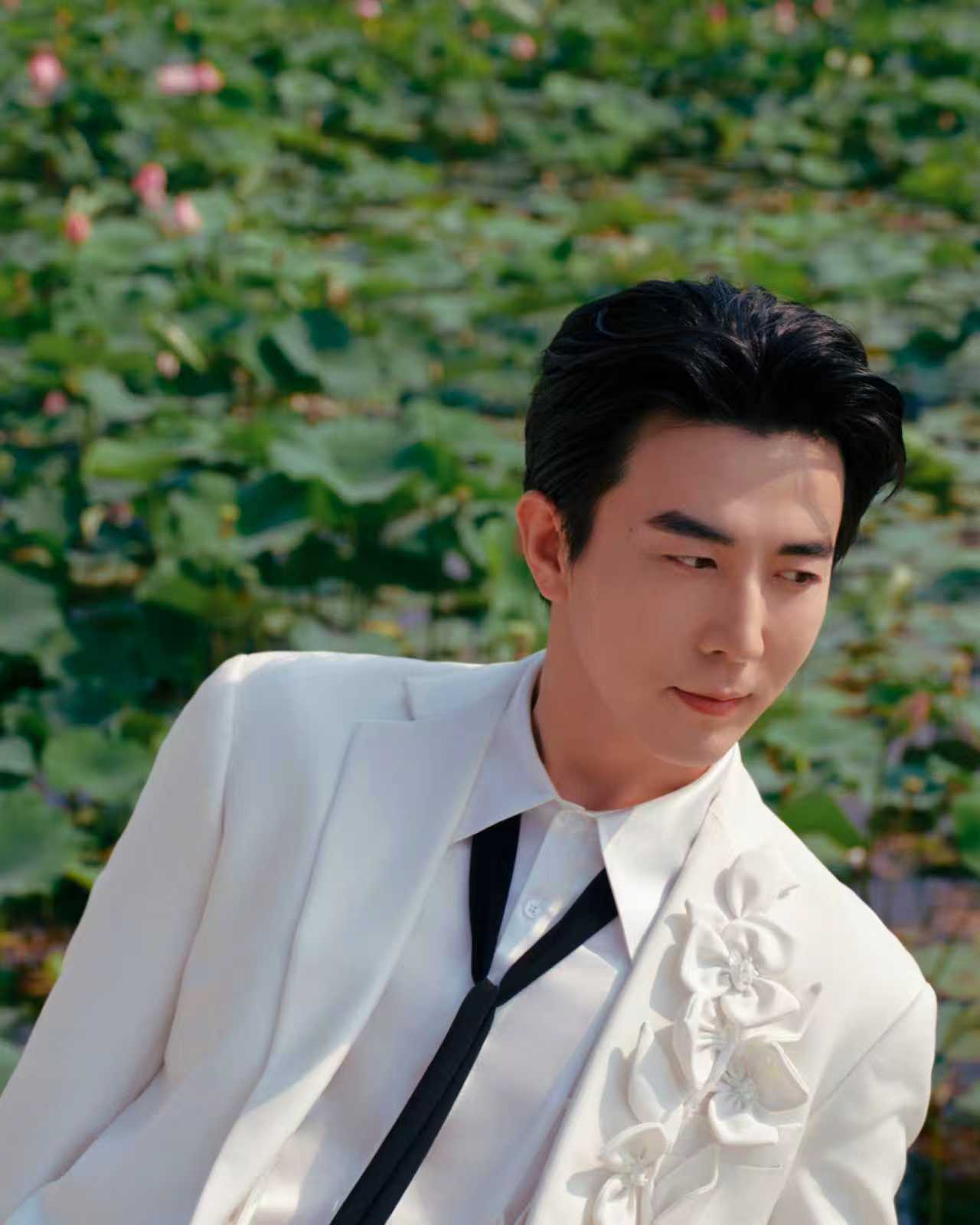 李川白玉兰红毯主持李川白玉兰现场投简历 李川在白玉兰红毯上主持的时候是专业主持，