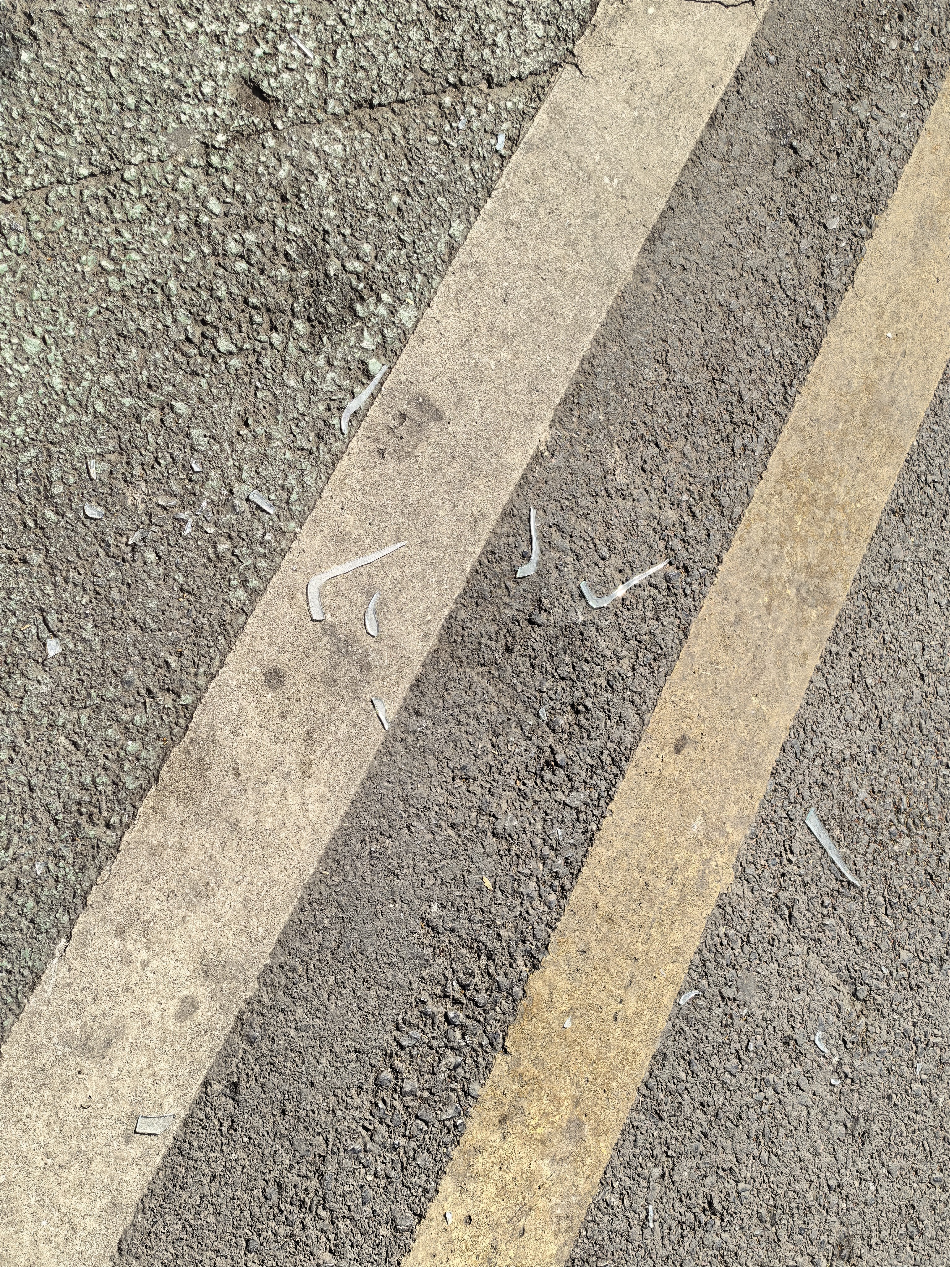 这都能撞我也是没想到，灯给干碎了，大哥直接跑路了