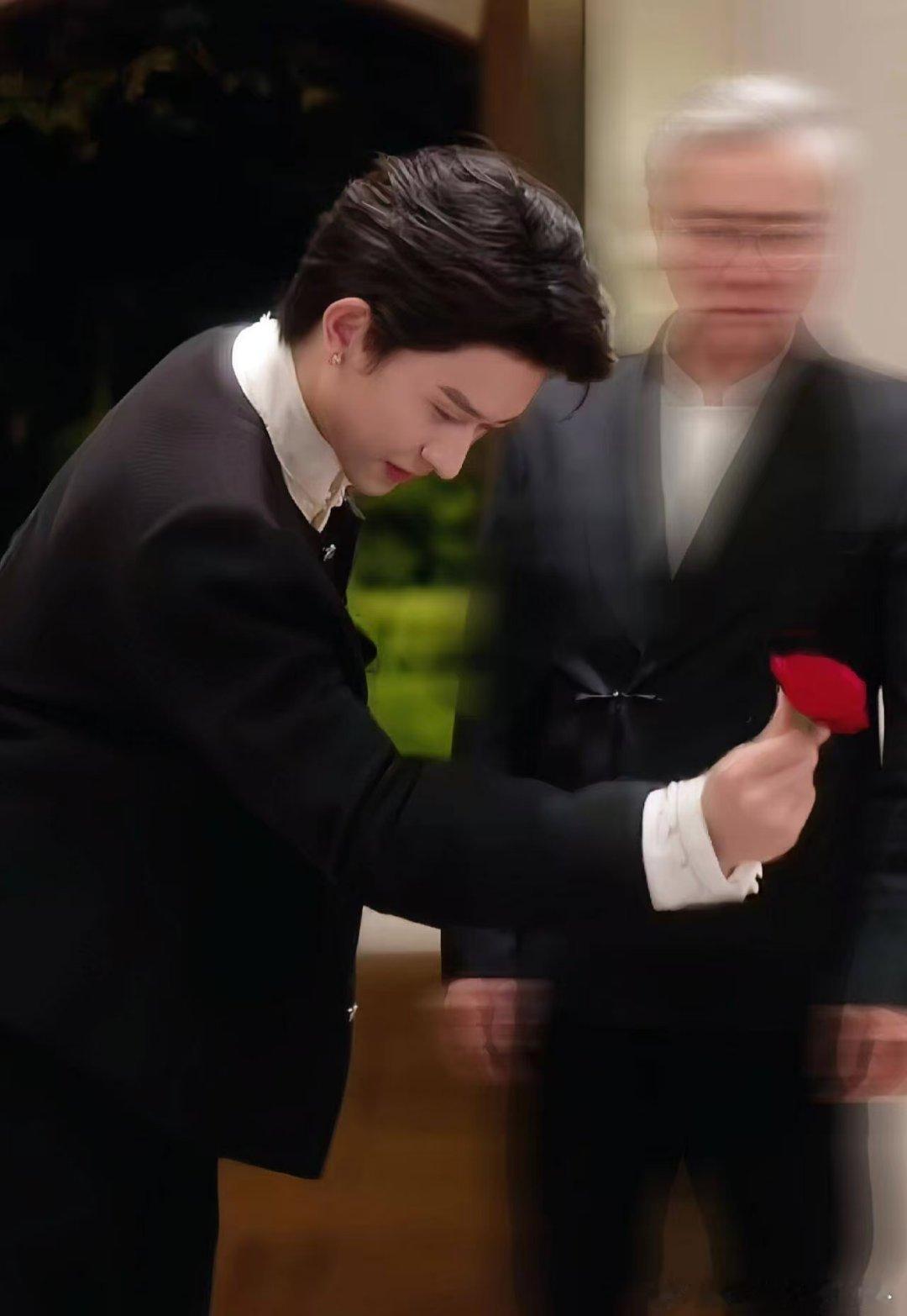 陈添祥姚冠宇叔侄同框 陈添祥叫姚冠宇姚叔的故事终于有图了，于雷是这条关系的起点。