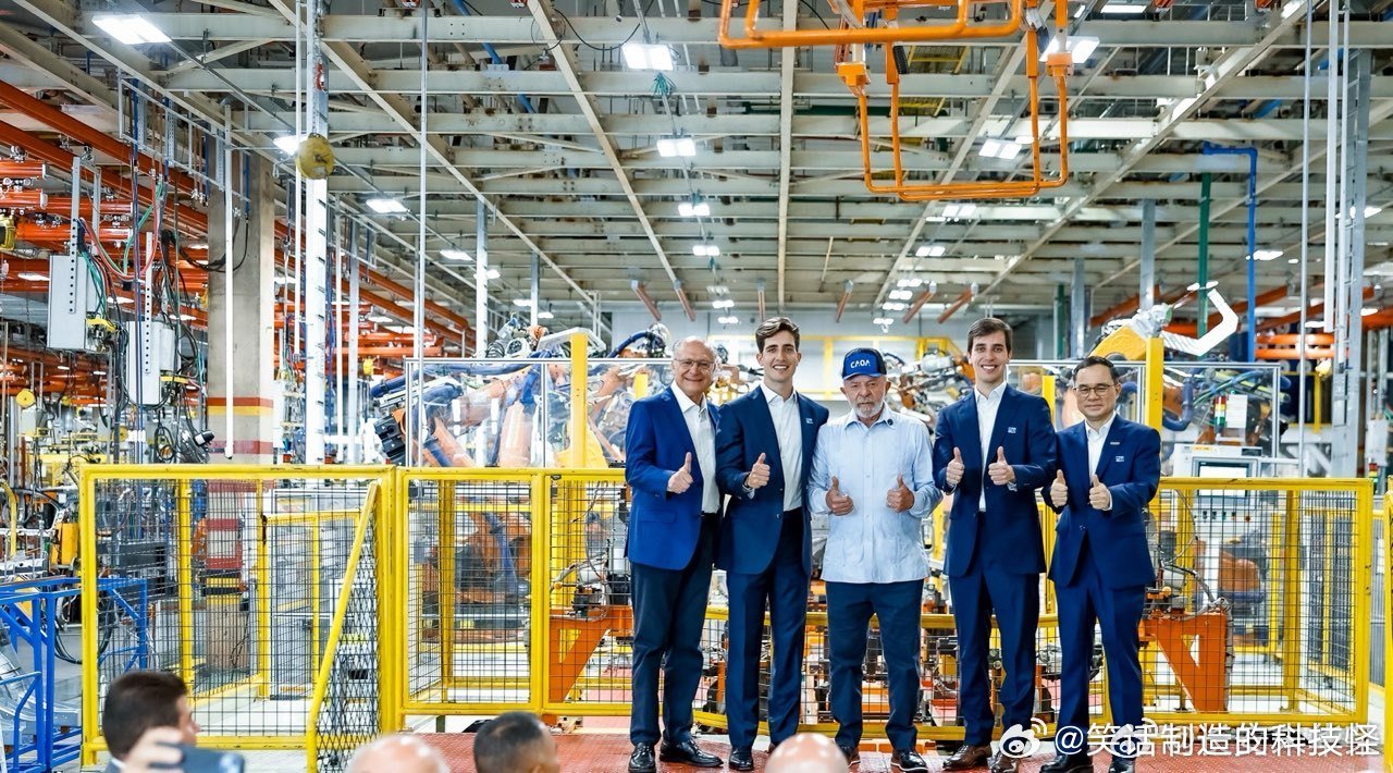 3月26日，我与巴西总统卢拉、副总统兼工贸部长阿尔克明、财政部长杜里根，以及中国