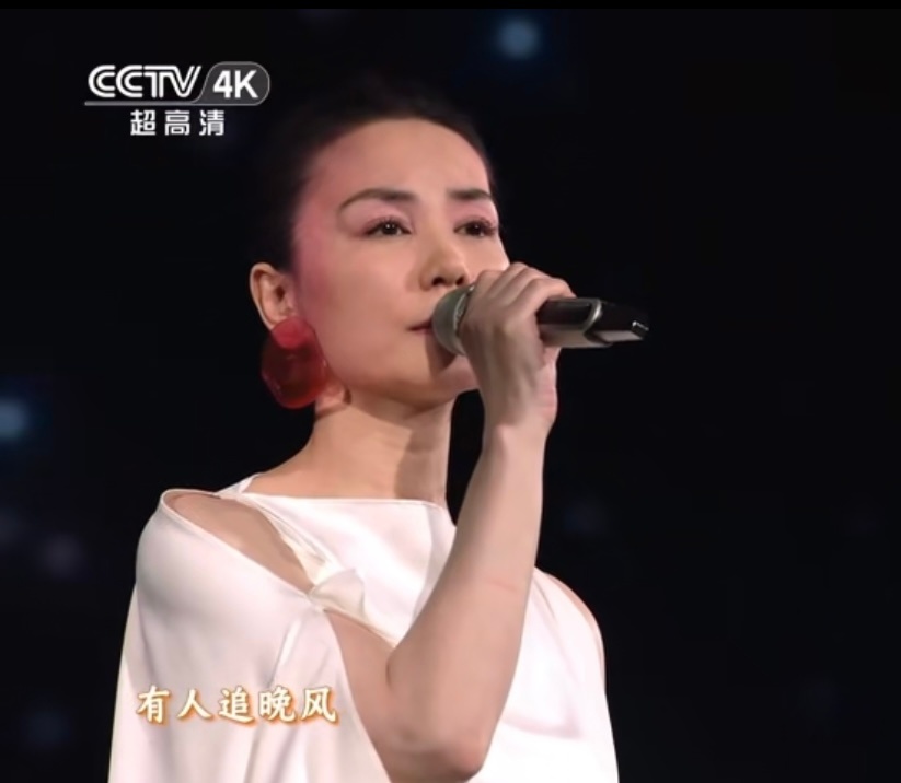 王菲声音一出来  王菲嗓子无敌了 王菲声音一出来，就对了[打call] 