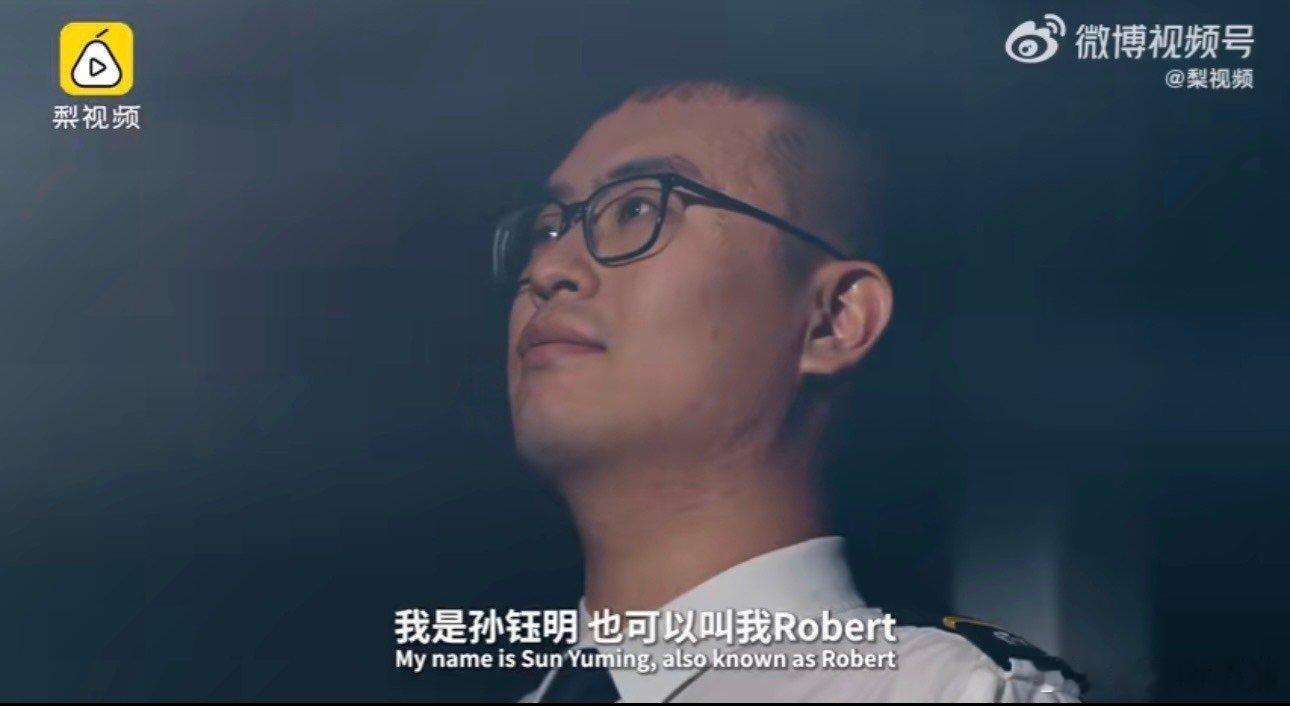 #29岁北京小伙不做码农做机长#从一个小小的代码冲向广阔无垠的一片蓝天，这位北京