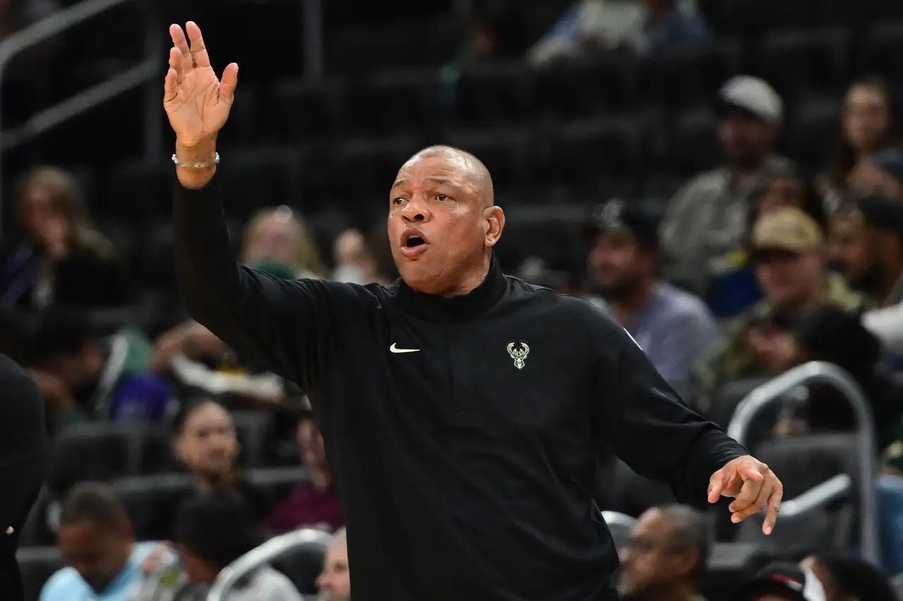 [呲牙]“被逆转之王”里弗斯又下课了，，，雄鹿官方宣布，解除里弗斯主教练职务。。