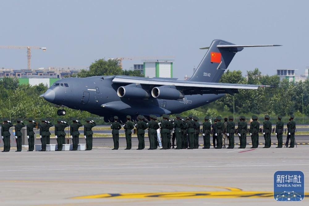 接英雄回家！运-20B首次飞出国门，用最高标准迎忠魂
4月20日13时许，一架运