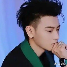 黄子韬一天涨粉500万 厉害厉害，确实优秀的人[心]世界冠军都喜欢黄子韬帅帅，快