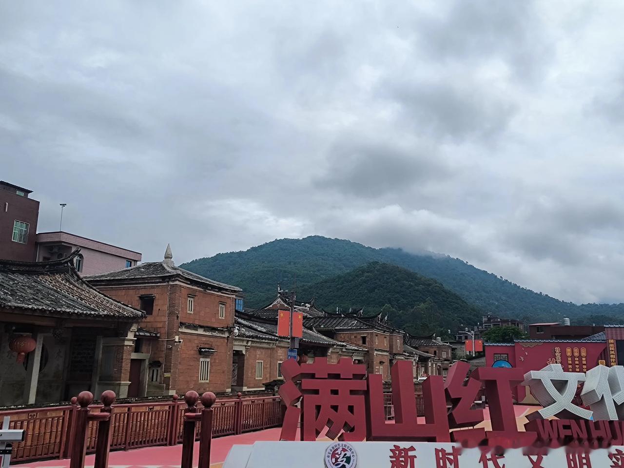 南安市省新镇满山红林路厝，99间，包括正堂叠楼梳妆楼书房水榭亭台，雕梁画栋美不胜