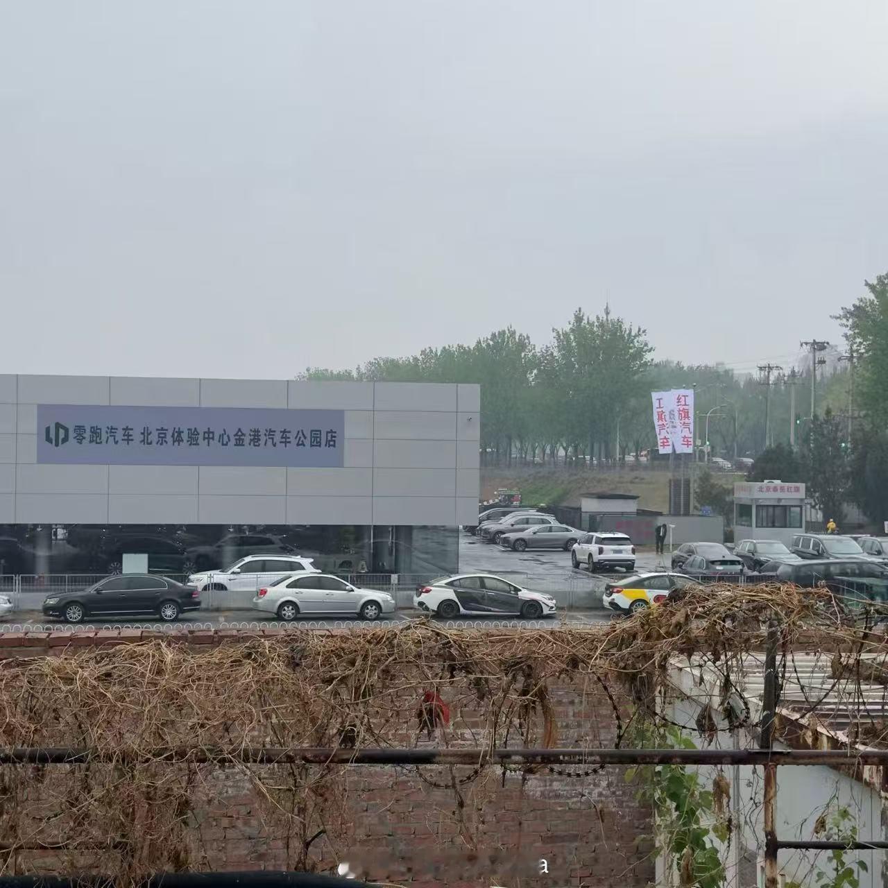 继石景山保时捷关闭以后曾经的金港保时捷也已经变成了零跑金港和长安合并为朝阳保时捷