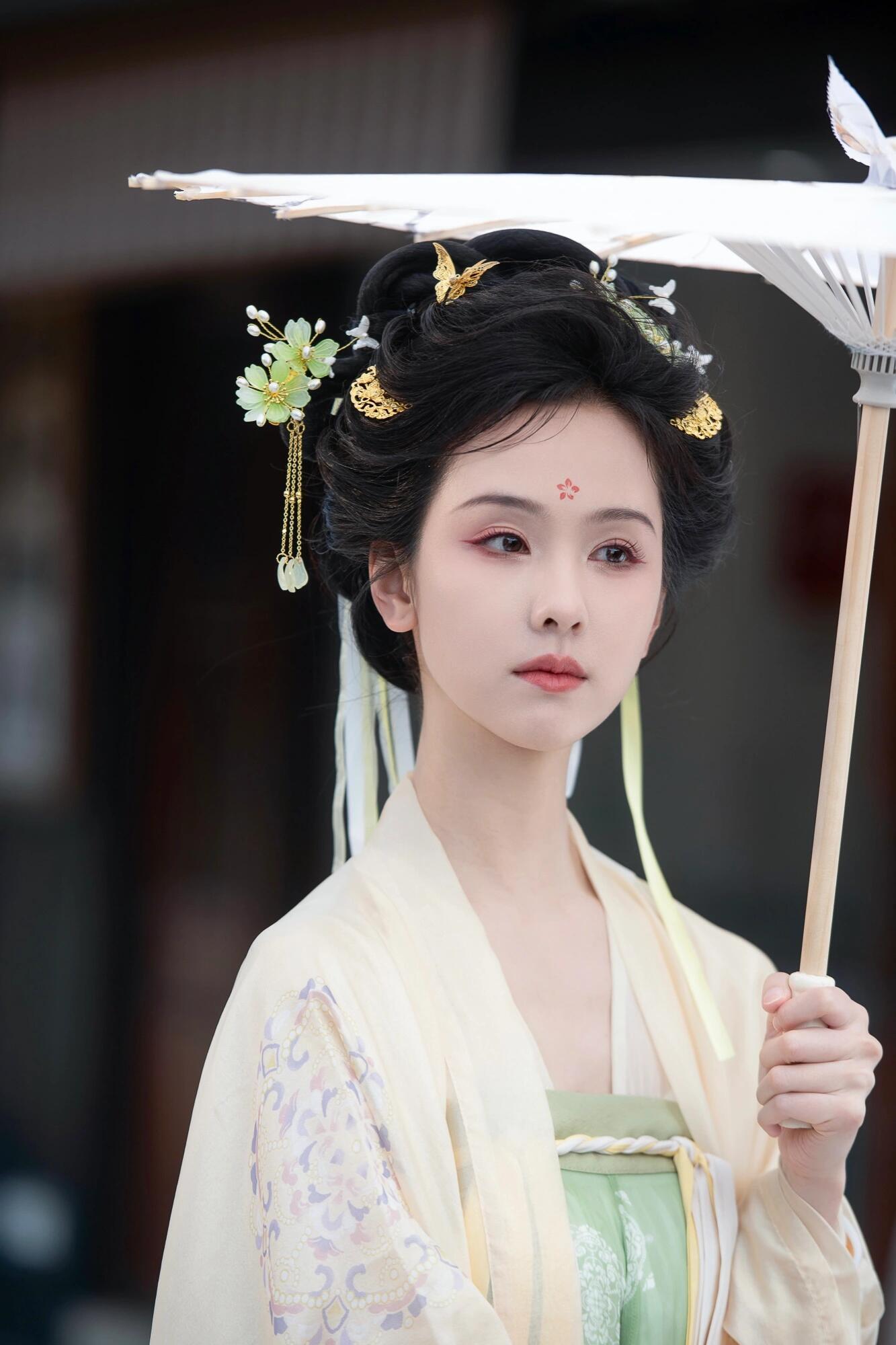 陈都灵🐰陈都灵白幼薇考古24年拈花湾的嘟美神降临陈都灵楚朝