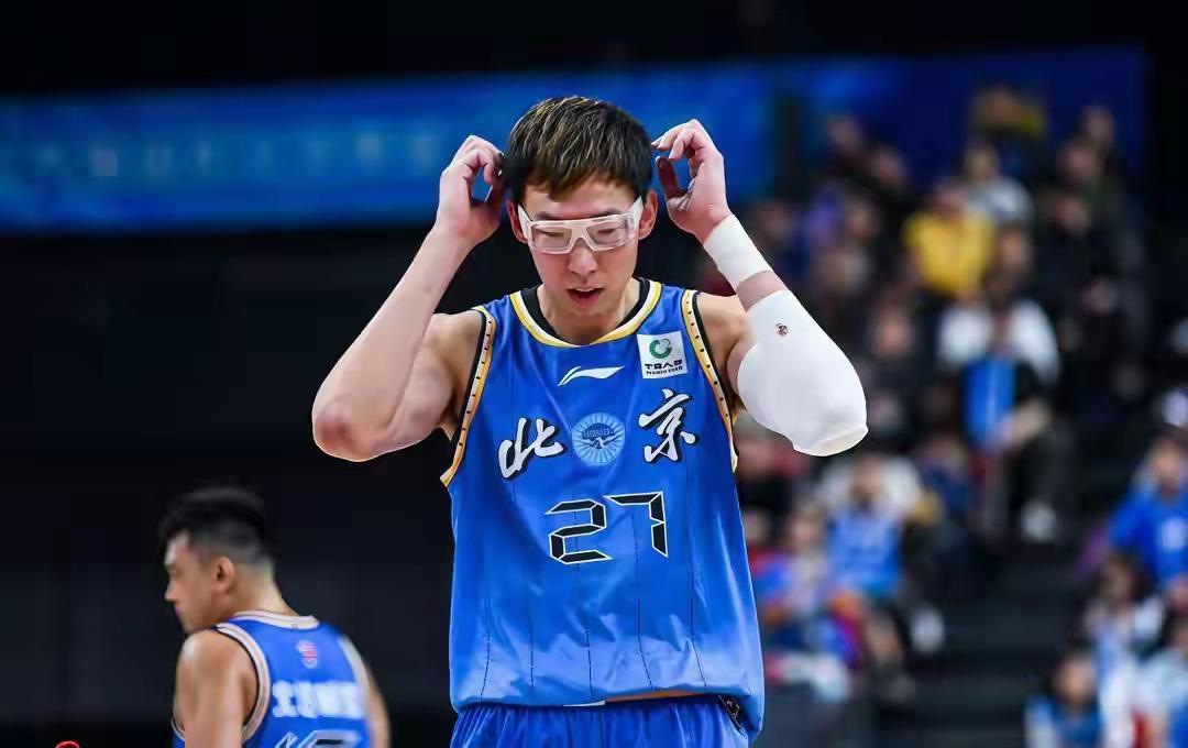 从追到7分到崩到21分！广东末节崩盘，北京9比0一波带走。

北京队主场96比7