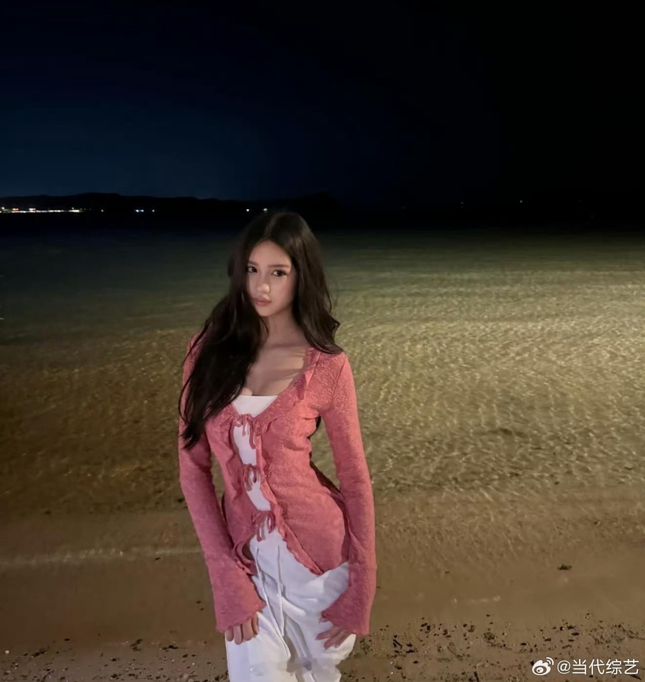 钟丽缇女儿考拉卡戴珊式身材钟丽缇女儿考拉晒新春美照美的有点过分了吧！这身材谁不羡