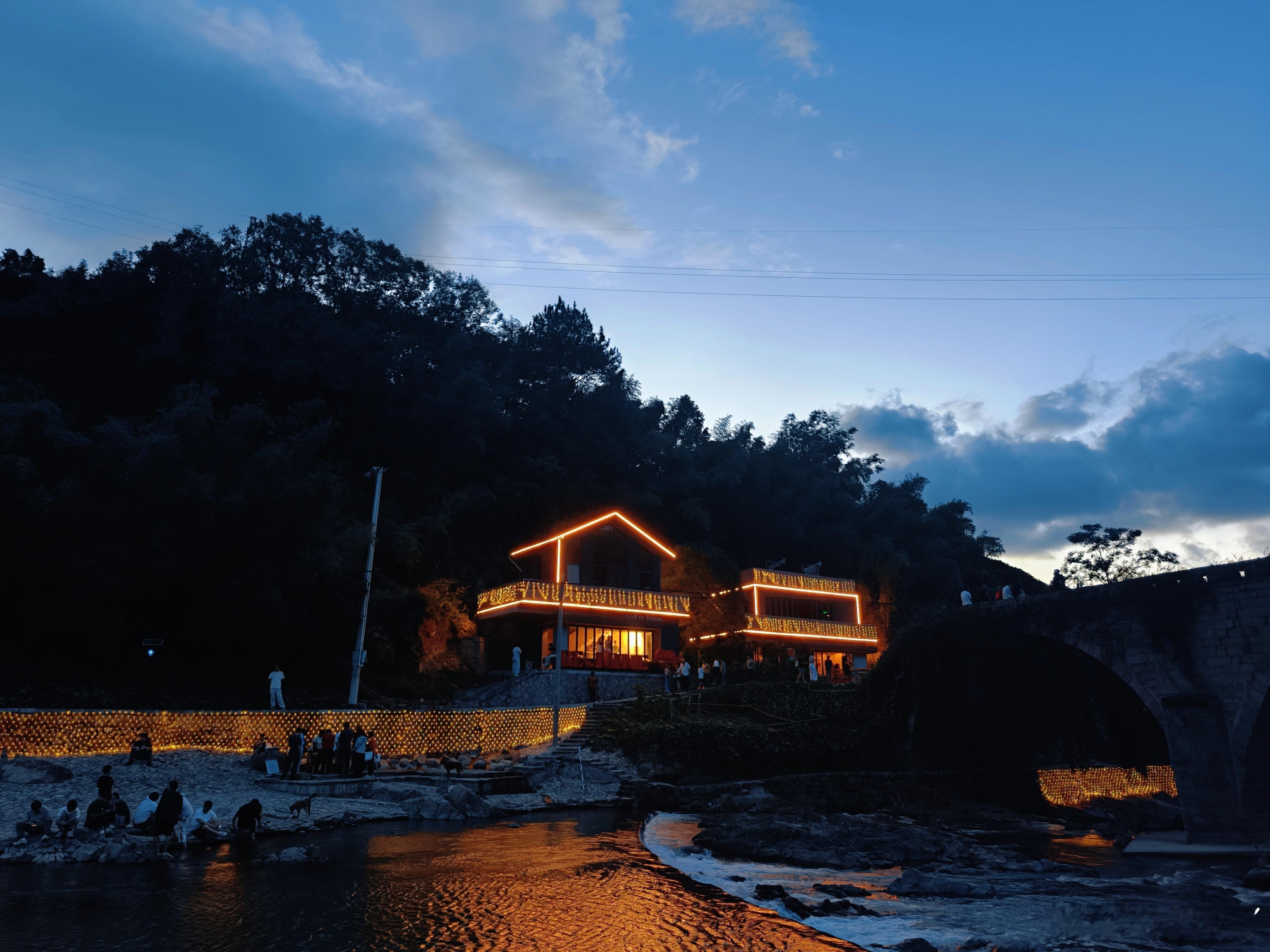 真诏村夜景还不错哦 