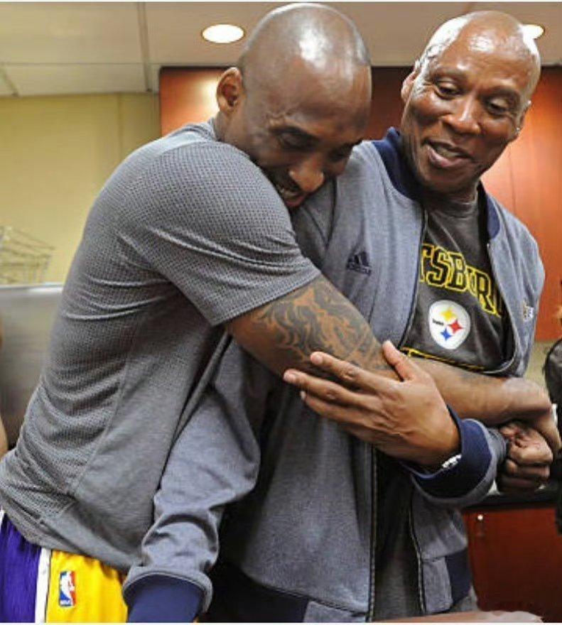 斯科特：洛杉矶球迷很奇怪，喜欢科比的人都不喜欢詹姆斯。 