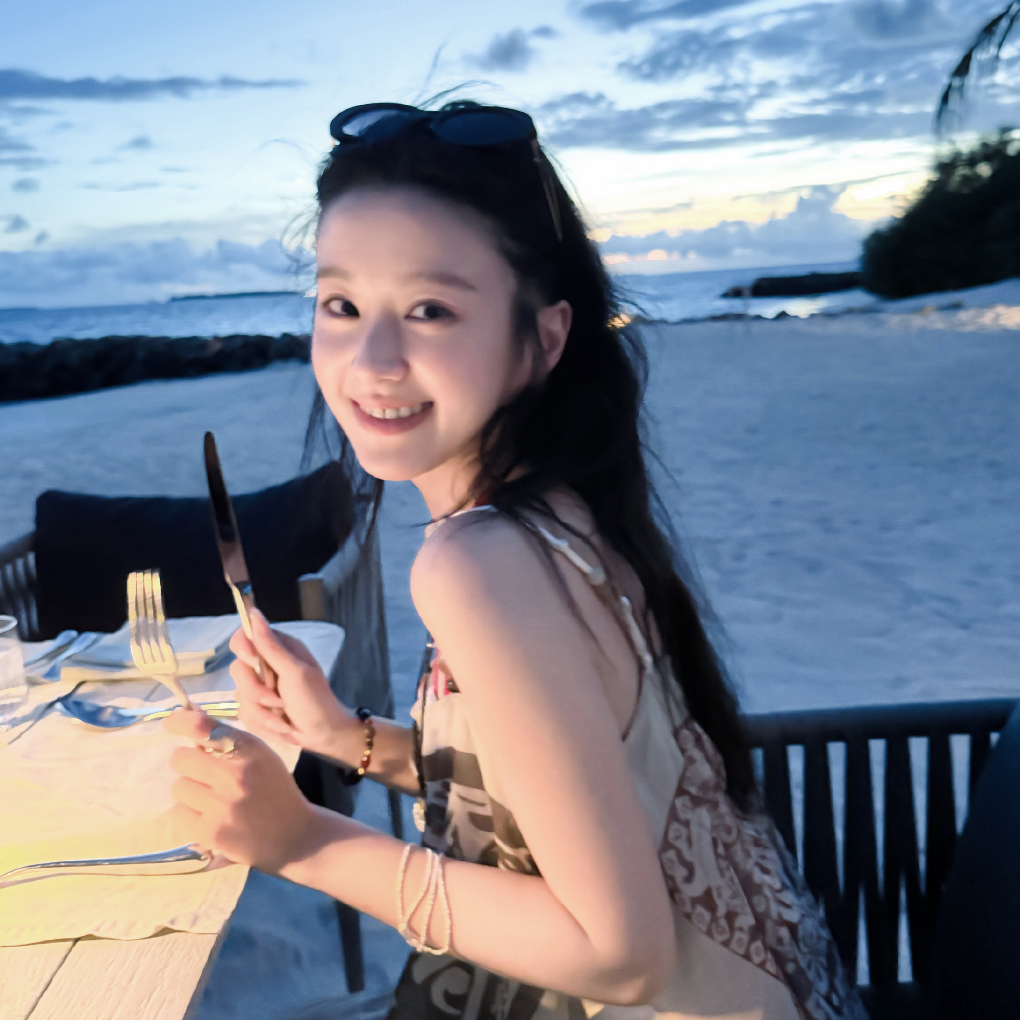 包上恩 🐰包上恩李瑶英 🐰包上恩明月千里 当世界凉如荒岛 我们依然会是彼此的