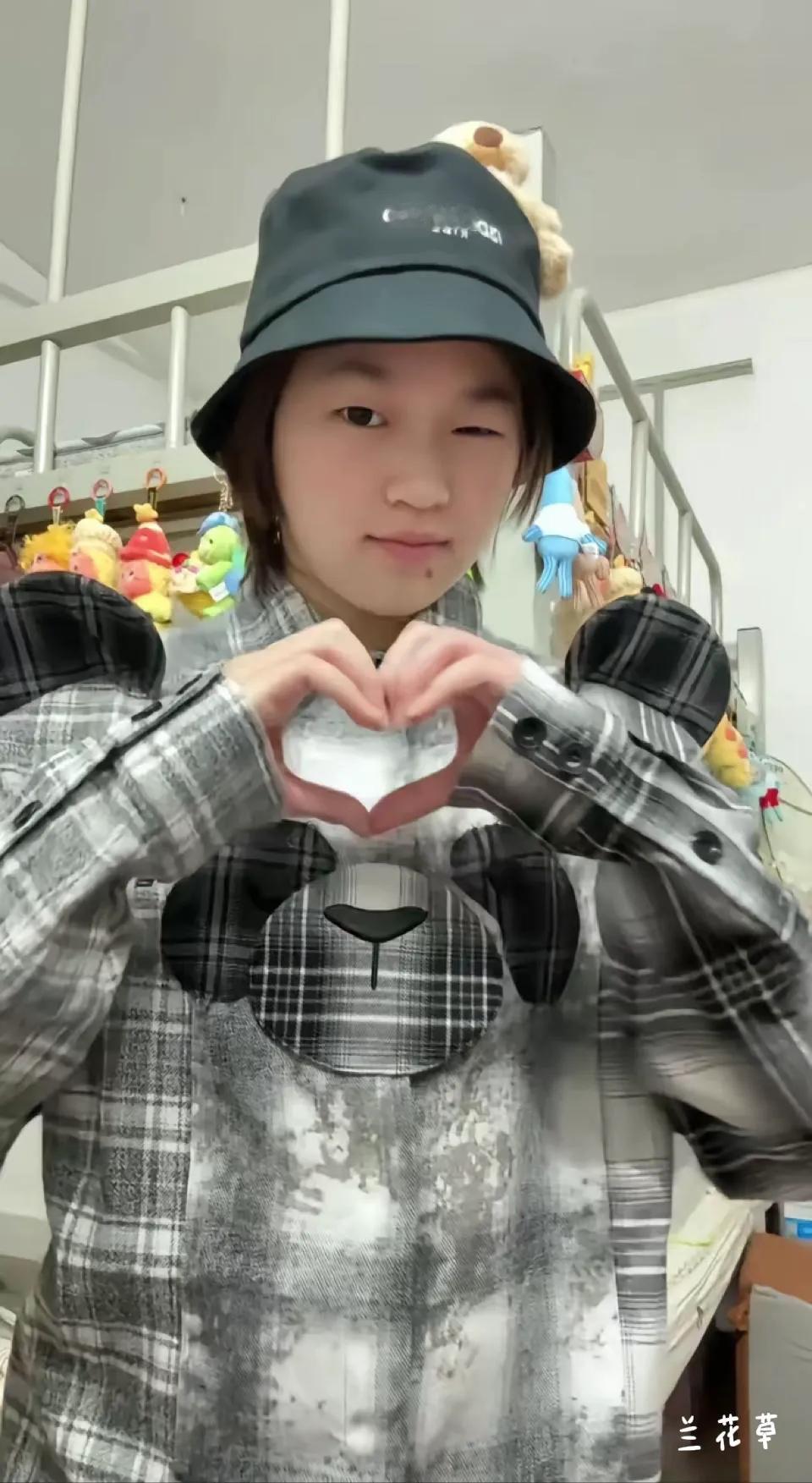 看不够婵宝那可爱的模样。
愿她在今年的全运会上一路开挂，勇夺冠军🏆！
加油宝宝