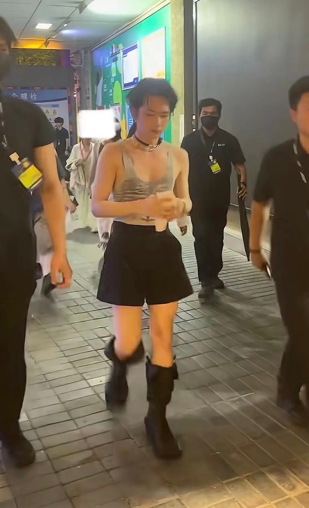 不理解这样的穿搭 