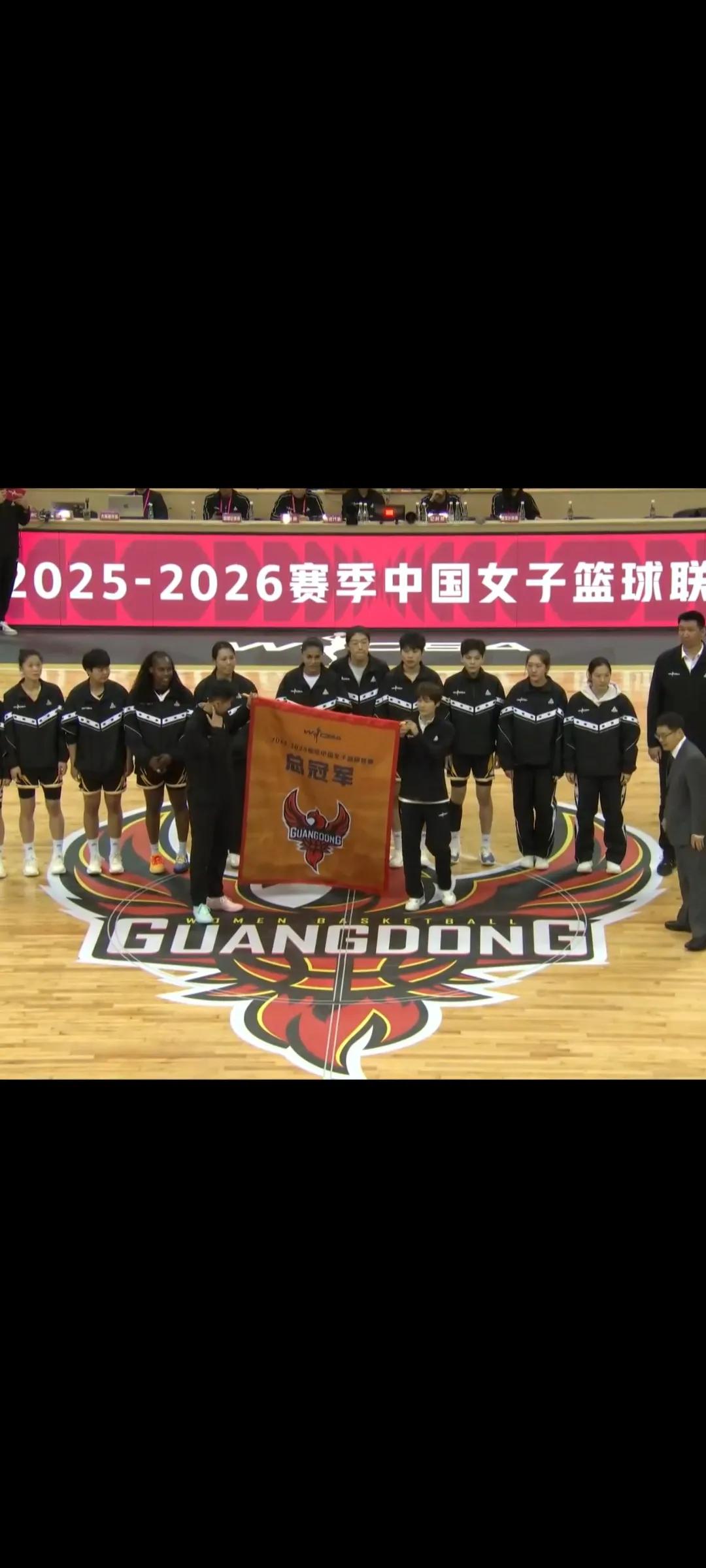 WCBA常规赛揭幕战广东88比73逆转江苏迎来开门红，赛前颁发了总冠军戒指，本场