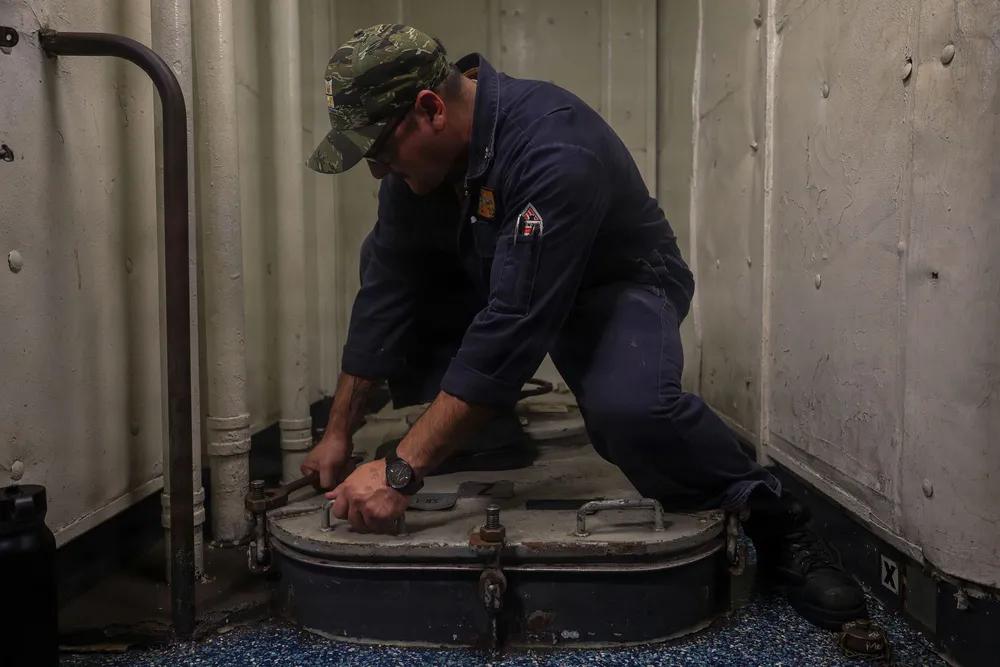 2026年1月14日，南海，美国海军亚伯拉罕·林肯林肯号航空母舰进行损害控制训练