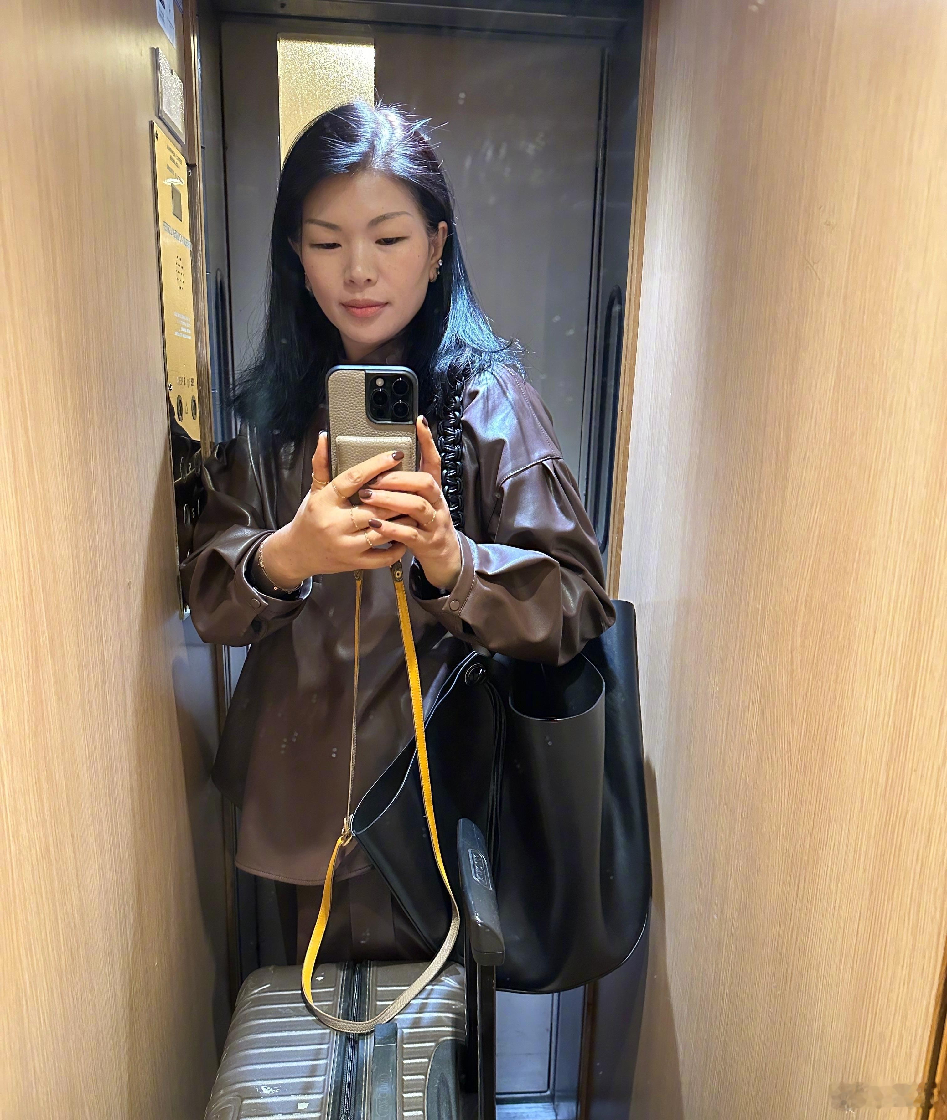Hello巴黎，这小而窄的电梯生活又开始啦！ ​​​