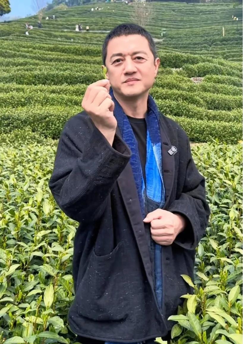 
李亚鹏这回算是真的上岸了！

       直播间里直接亮法院结案通知书，这