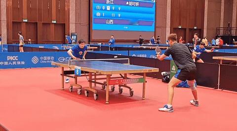 樊振东真是踏实刻苦，马上开赛，还在和于子洋热身训练！樊振东加油，旗开得胜！
樊振