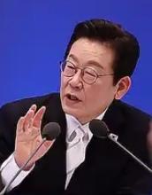 【韩国青年成了“三无世代”，韩国总统李在明支持率首次"倒挂"，不支持率升至49.