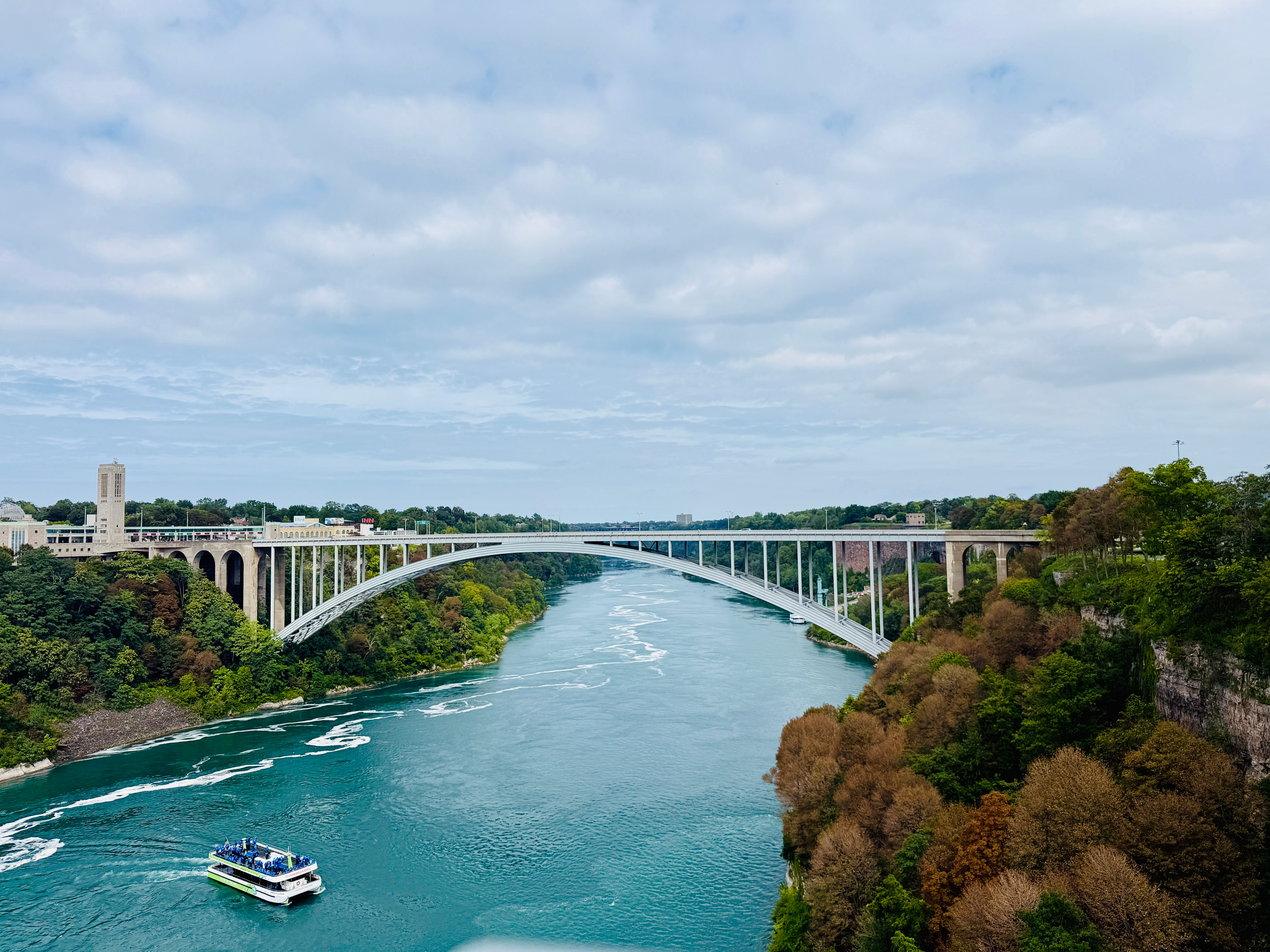小张美国浮生录 搭乘「Maid of the Mist」霧中少女號潛入加拿大·尼
