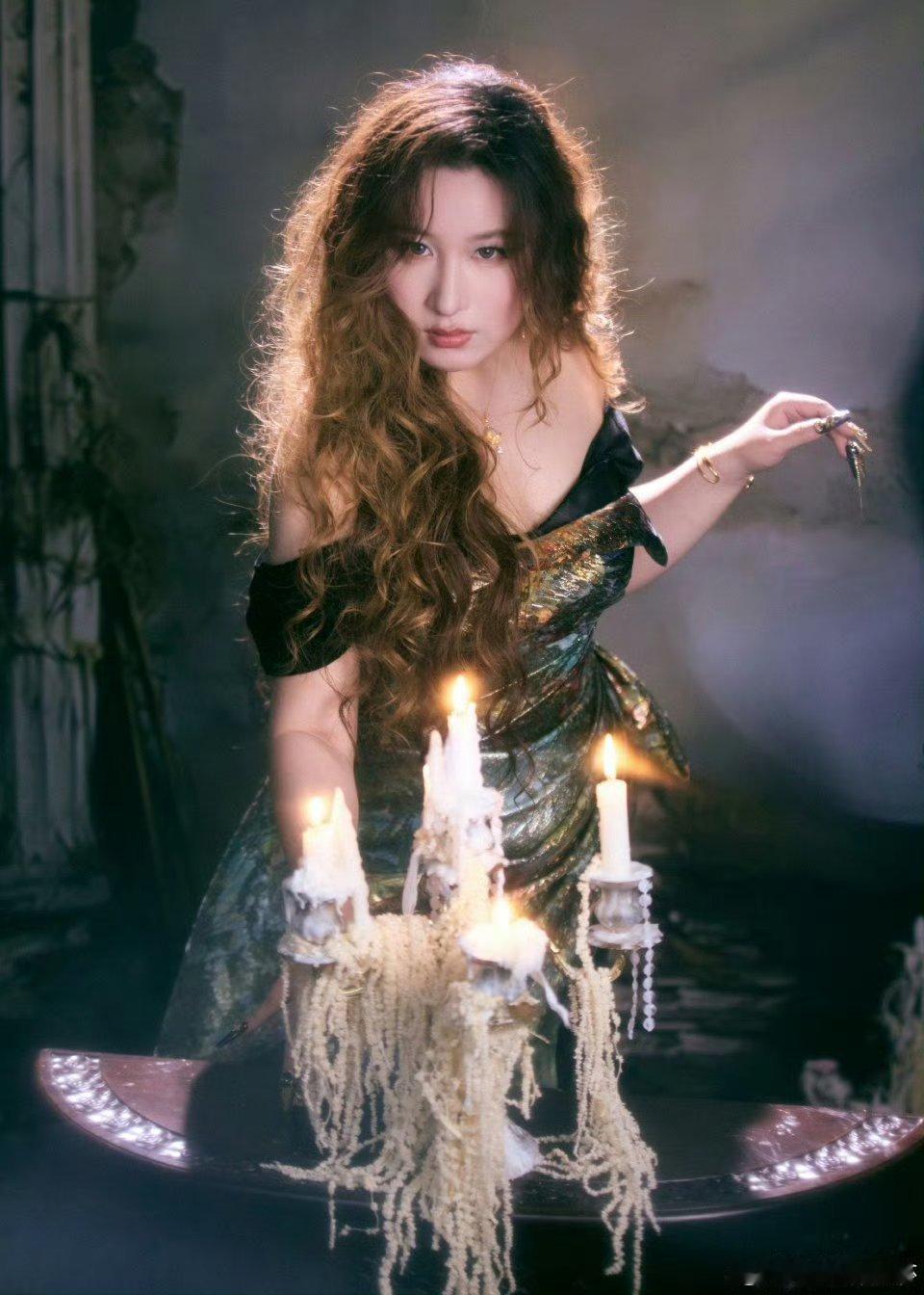 锤娜丽莎我有点不认识你了有感觉整个人在发光 