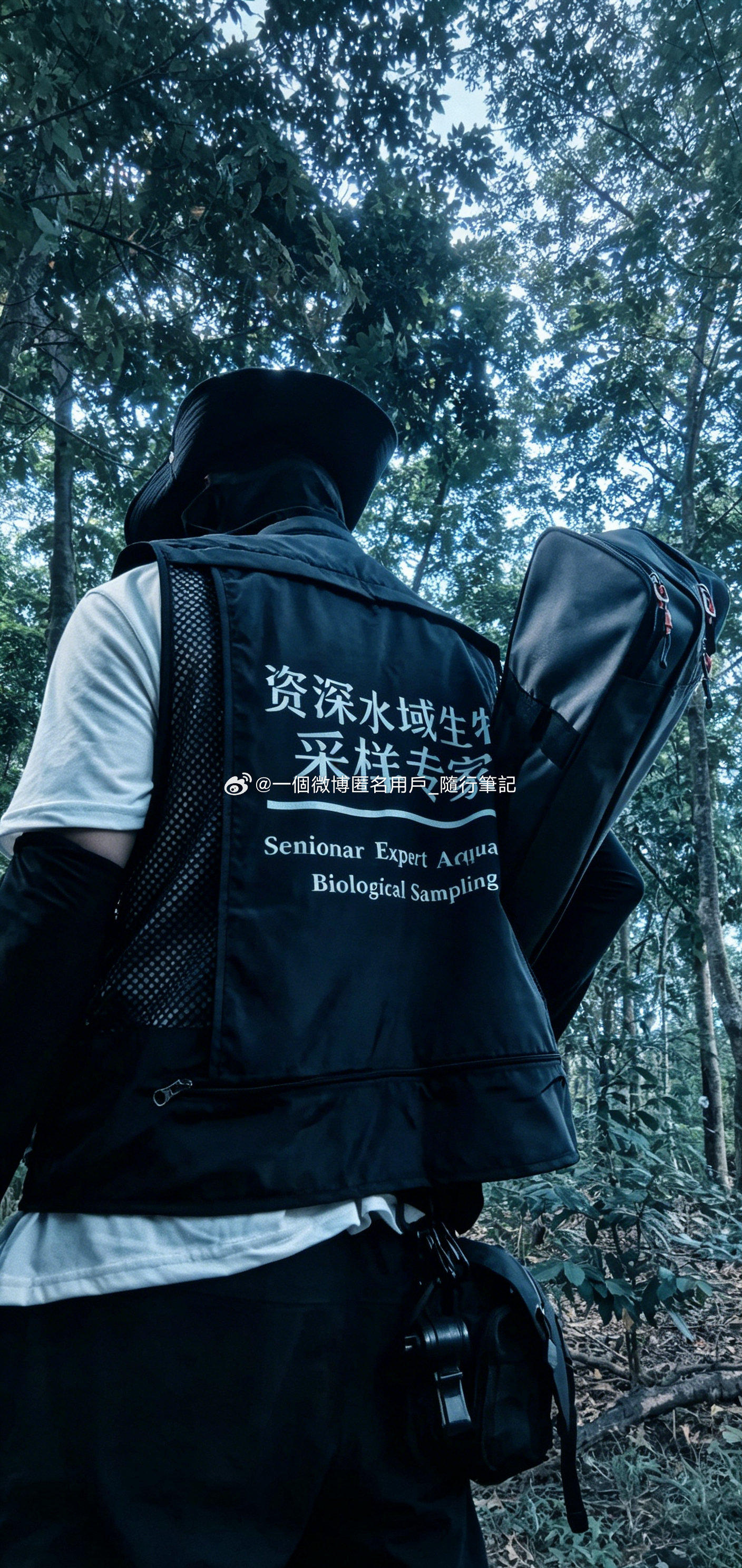 钓鱼佬最精了刮台风硬着头皮说今天水面不太平静 