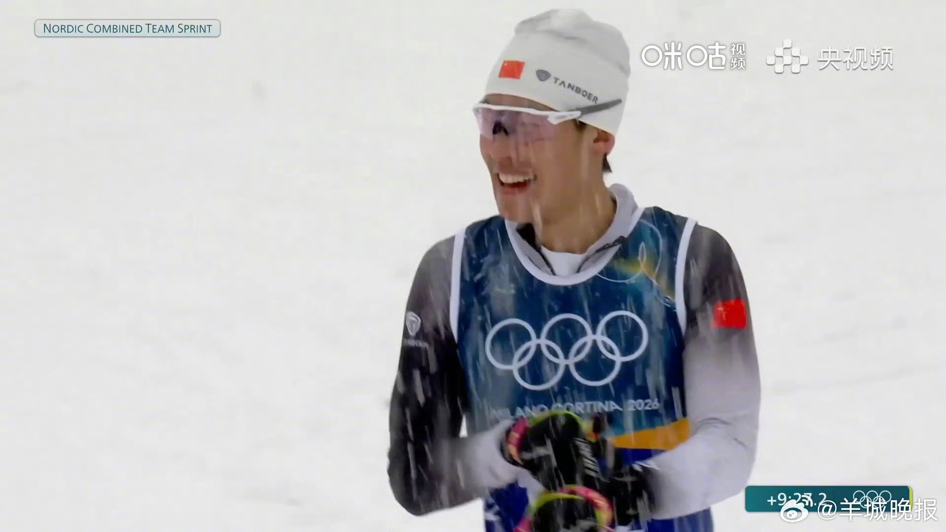 【#赵嘉文赵子贺团体短距离完赛#】米兰冬奥会北欧两项团体短距离大雪中进行，中国队