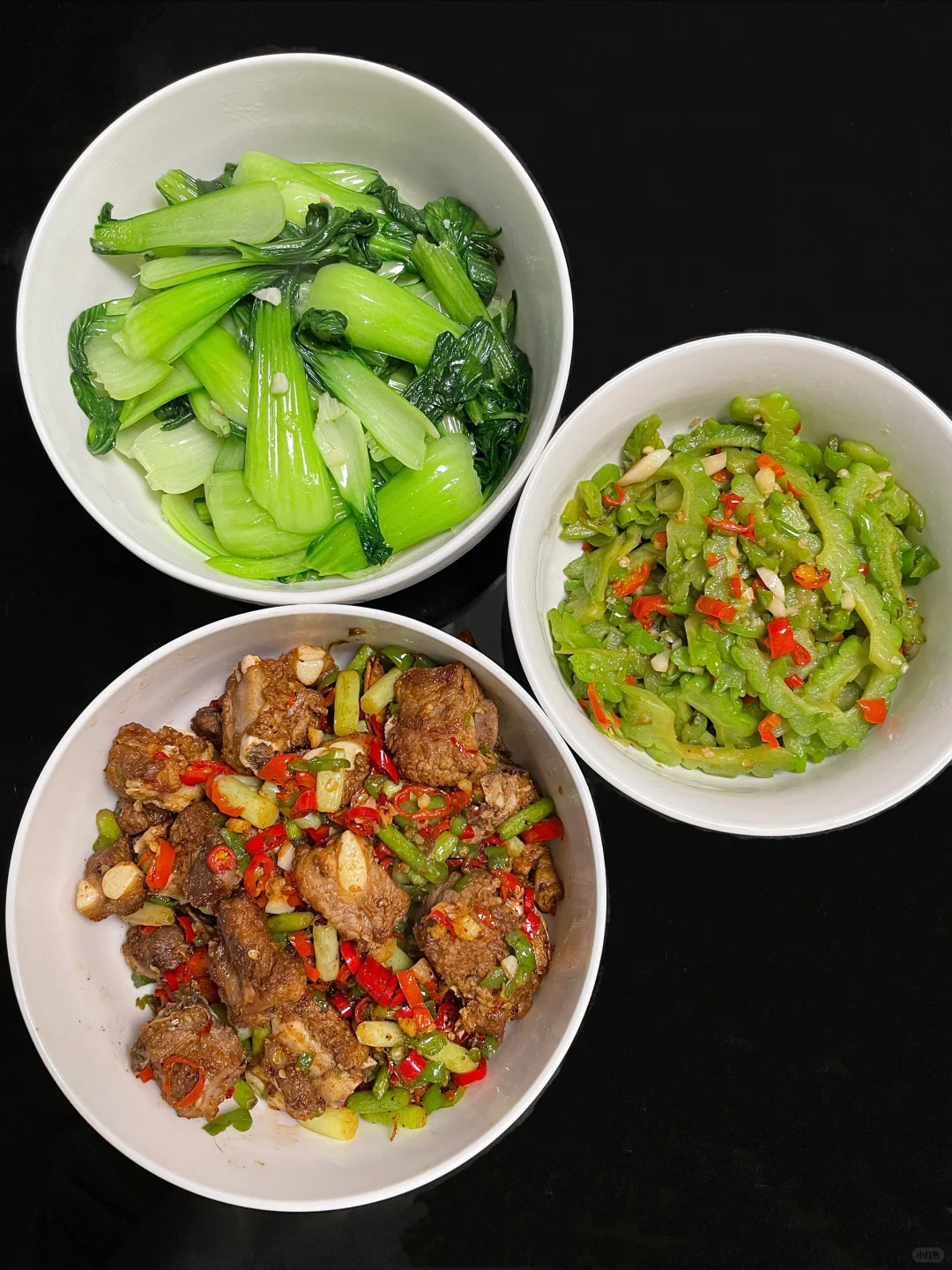 家常晚餐 小炒排骨&清炒苦瓜 简单又好吃～