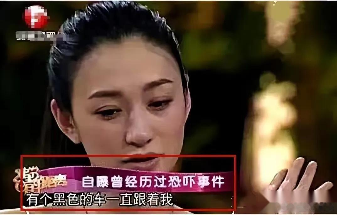 2010年，李小冉被前男友用艾滋针头抵住喉咙，吓得她哭泣求饶。他放过了李小冉，转