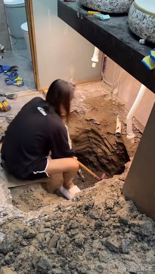 老公：我真的没有把私房钱藏那么深，戒指掉下去了，叫了师傅没来，我老婆自己动手挖了