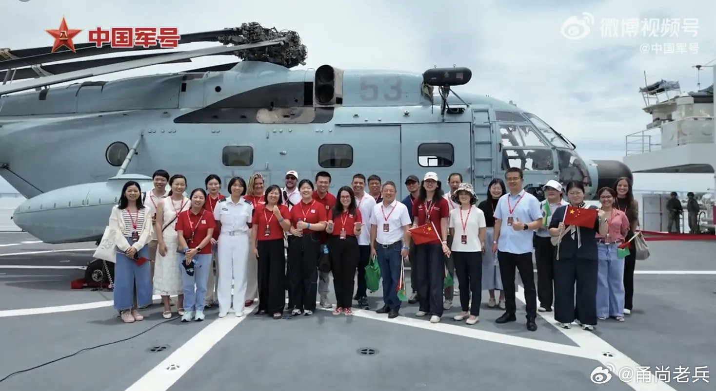 边关月  【强军早报 】军事早知道1、冬日，陆军某旅开展飞行训练。2、近日，海军