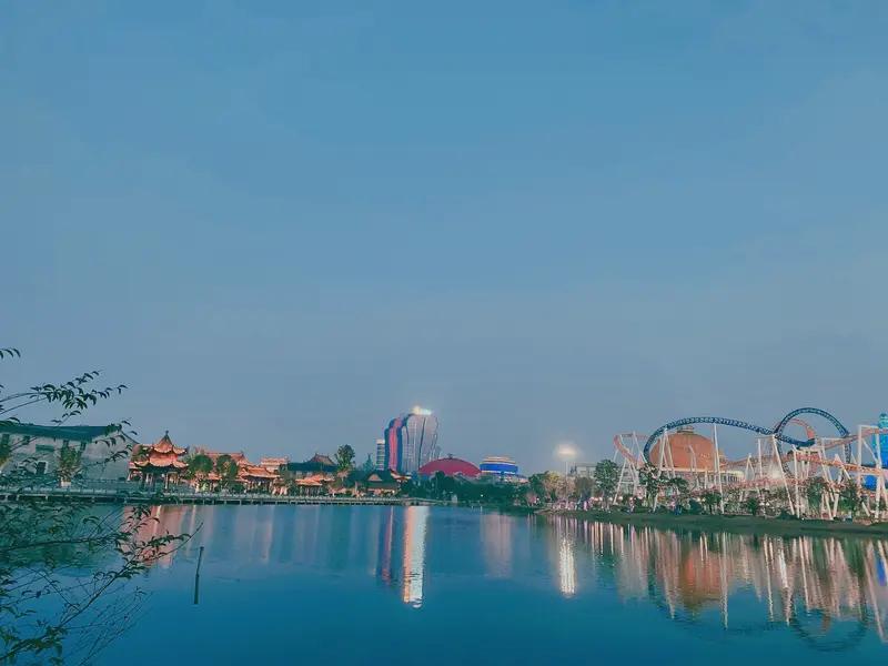 合肥又有遛娃新地标啦！就说融创乐园，里面游乐设施超丰富。有刺激的过山车，能让孩子