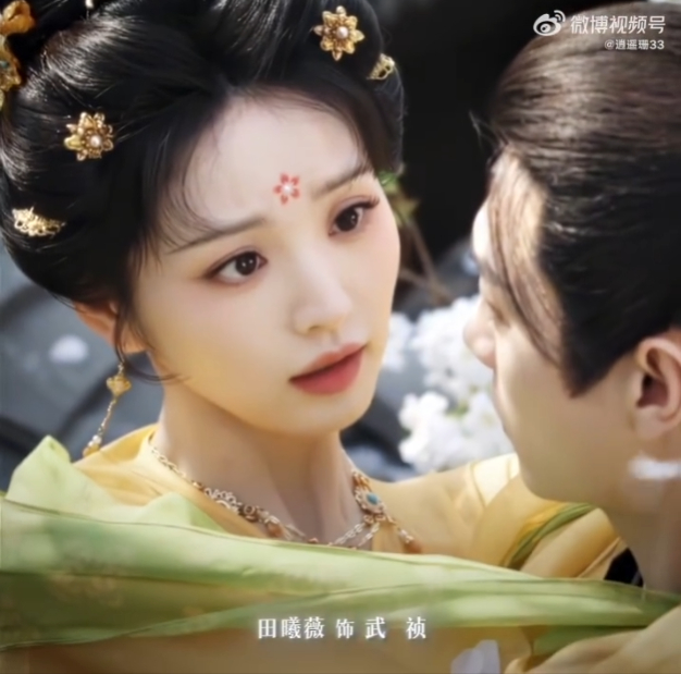 田曦薇喵生镜头 《子夜归》里的田曦薇，白天是威风凛凛的县主，夜晚化身为超萌猫公大