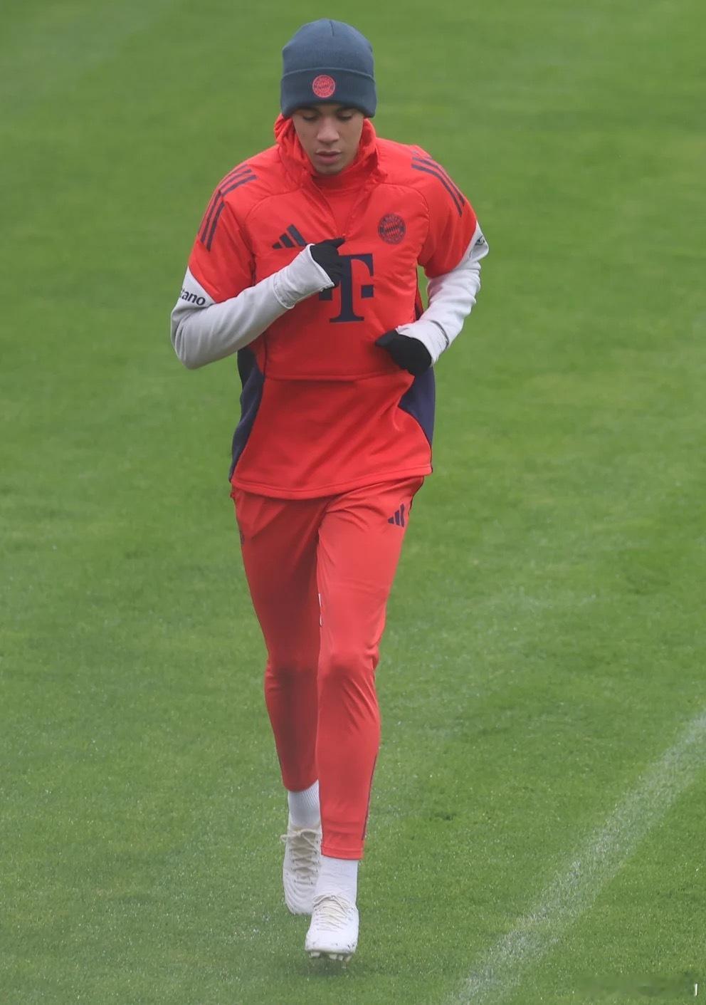 复出越来越近！1月6日对阵萨尔茨堡的热身赛，穆西亚拉有望回归 