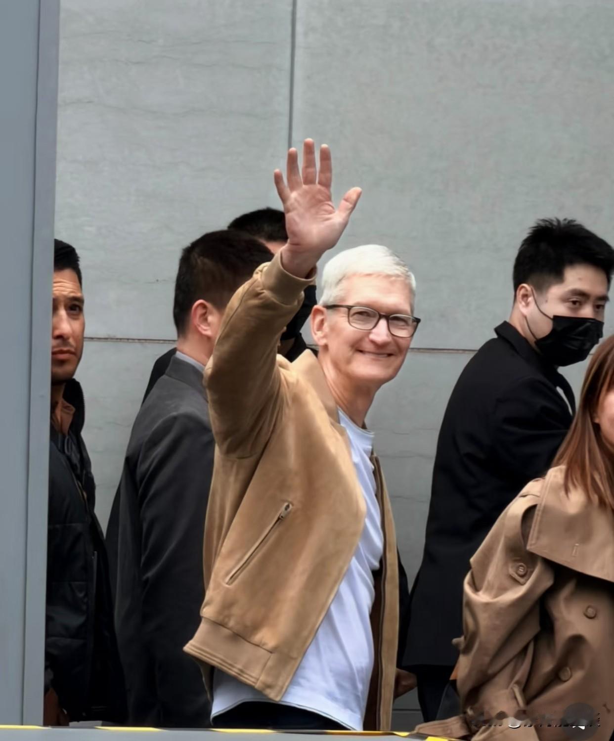 印度最终能宰苹果多少钱？
库克：朋友们拜拜了！
三哥：你别走！
库克：准备留我吃