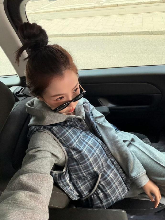 谁管管虞书欣的剧宣idea虞书欣又带着她的新剧宣传"迷惑操作"来了，粉丝直呼"谁