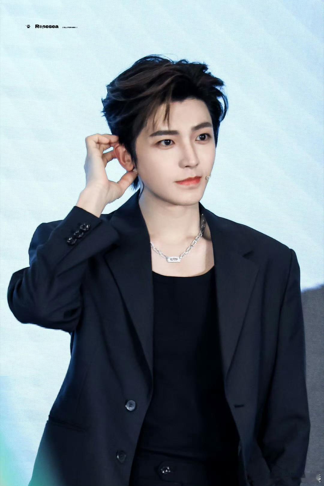 侯明昊分享看球装备氛围感直接拿捏住✨侯明昊精心备好全套观赛好物，细节满满用心十足