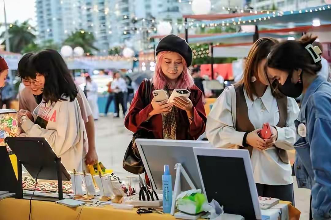 越来越多信号都在暗示，全面规范双休或许离我们不远，很多人疑惑，只是多休一天假，怎