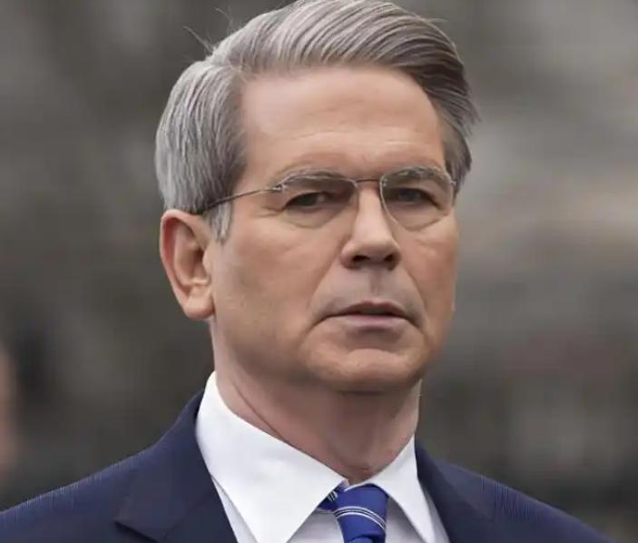 美国开始“甩锅”了，

美国财长贝森特表示，日本能被中国“制裁”都是因为高市早苗