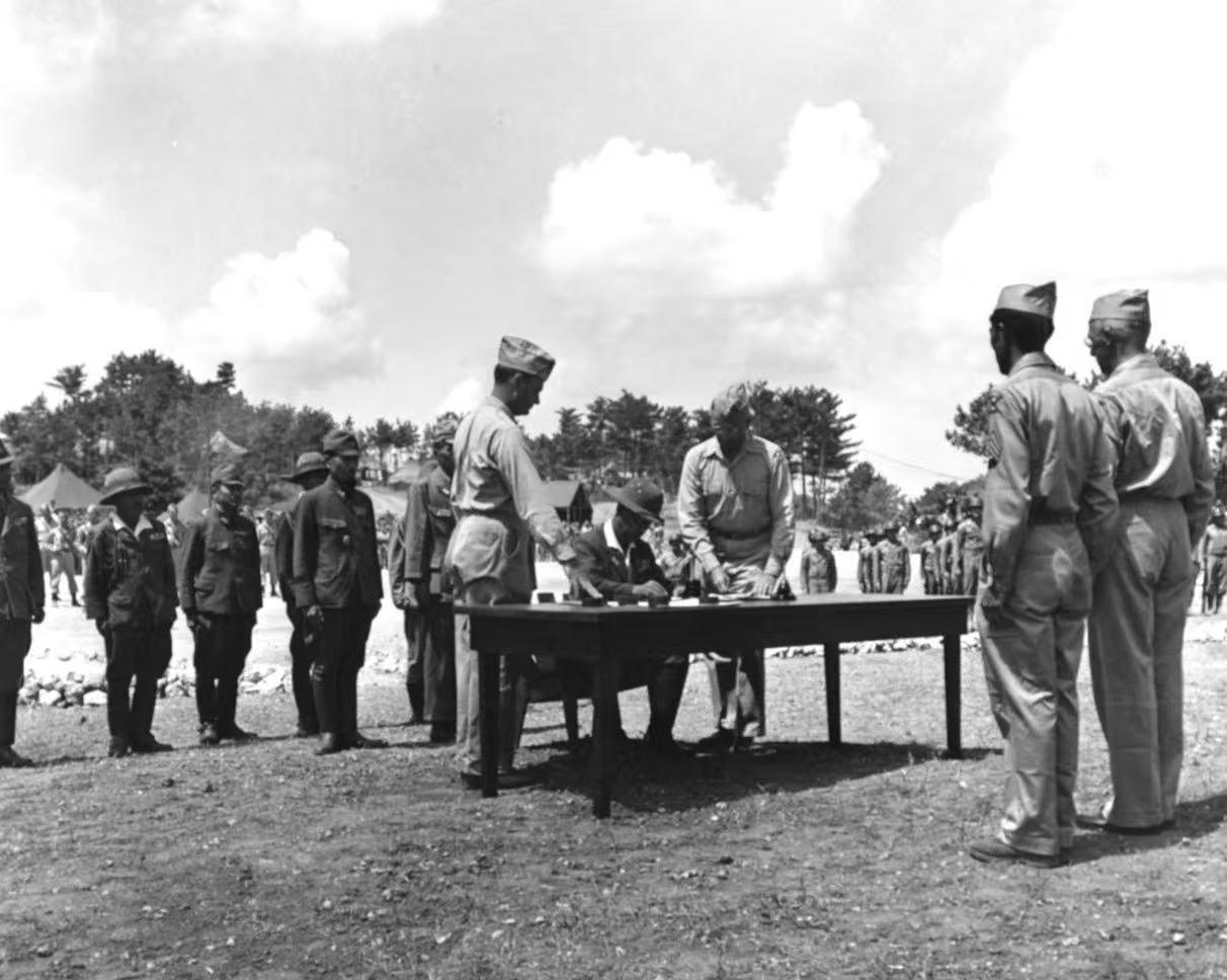 日寇无条件投降系列之太平洋战场！

下图为1945年9月7日，冲绳美军第十军总部