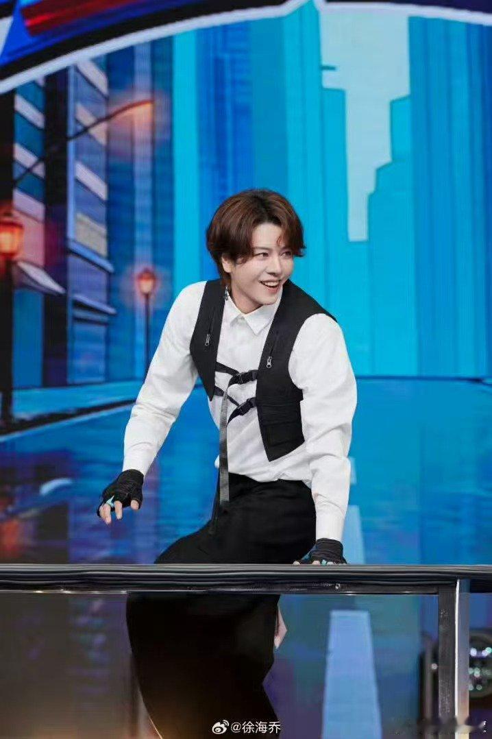 徐海乔猜词秒猜郭富城 何炅说徐海乔被玩坏了聪明和搞笑随意切换，徐海乔猜词名场面，