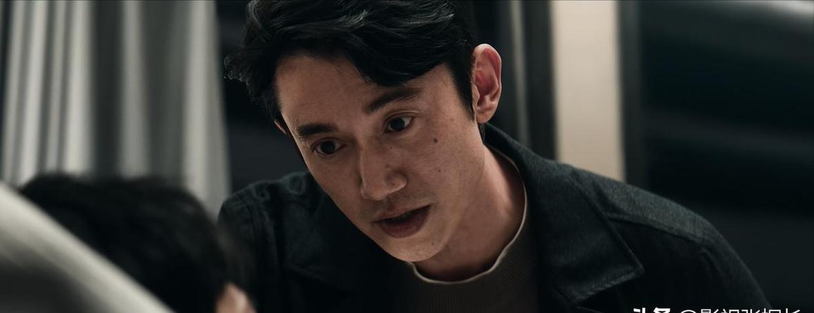 就知道他在装，或者尽力在克制，别人的事他可以很理智，但对于自己的事，他却冷静不了