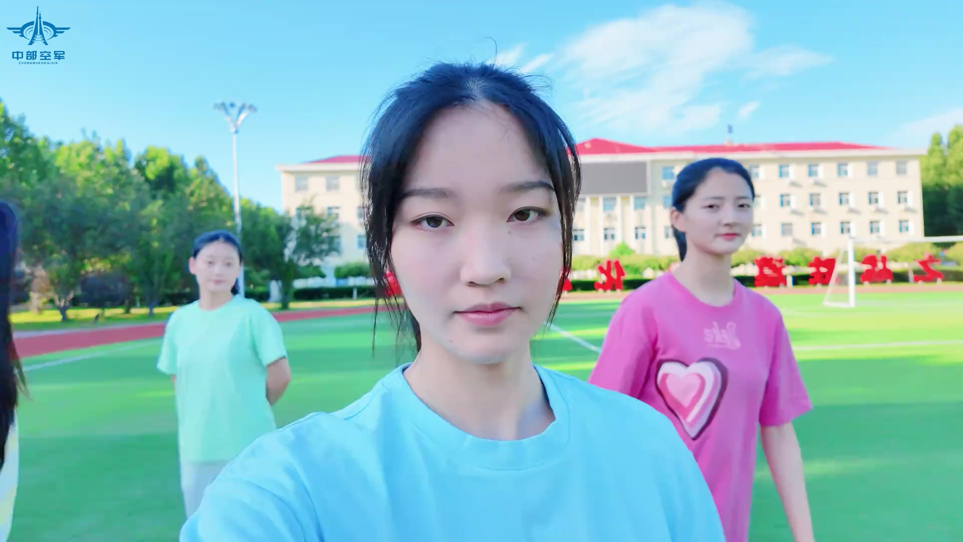 中空“空中霹雳虎”女飞们看起来应该都是“00后”烽火问鼎计划制胜空天 ​​​