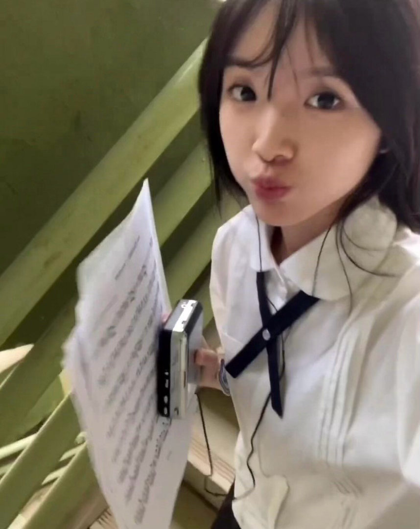 猫的树我找到你的新女主了 李思潼这组生活照也太有猫的树那味儿了！清纯、自然、还有